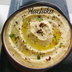 A picture of Hummus.