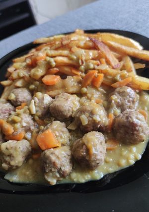 Una foto de Albóndigas a la jardinera 🥕🍄🥔