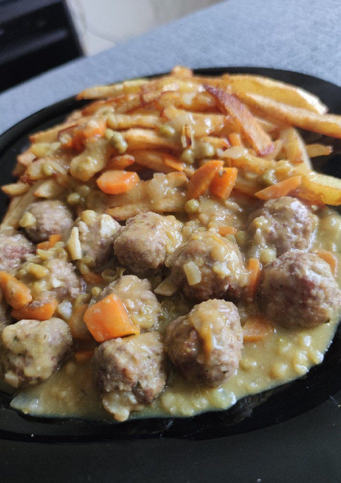 Una foto de Albóndigas a la jardinera 🥕🍄🥔