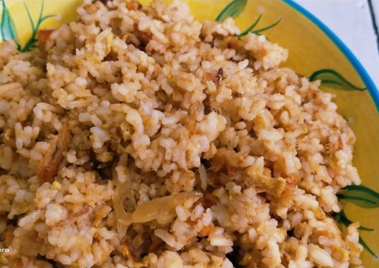 Cara Gampang Menyiapkan Nasi goreng ikan asin instan yang Menggugah Selera