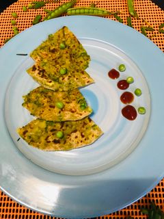 मटार पराठा (Matar Paratha Recipe In Marathi) रेसिपी चे मुख्य फोटो
