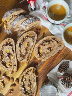 Foto de Pão recheado (maçã, canela e frutos secos)