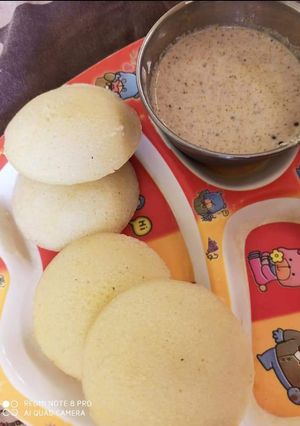 सूजी के इडली (suji ke idli recipe in Hindi) रेसिपी मुख्य फोटो