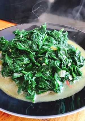 Hình của món 🌱 Cải Bó Xôi (Rau Chân Vịt) Xào Tỏi Ớt.