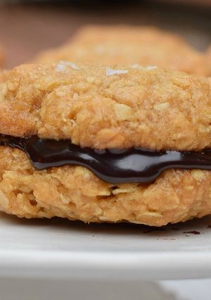 A picture of ANZAC Biscuits.