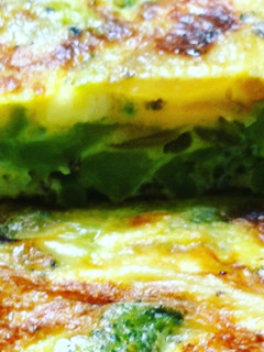 Una foto de Tortilla de brócoli con queso Brie