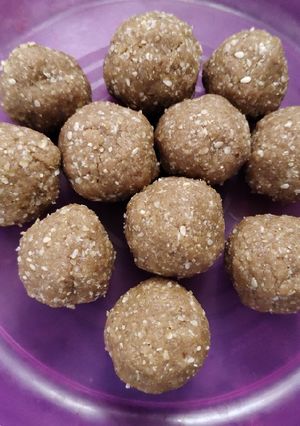 A picture of Sesame laddu.