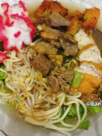 Cara Mudah Membikin Resep Tahu Campur Suroboyo yang Uenak Anti Ribet, Uenak Banget