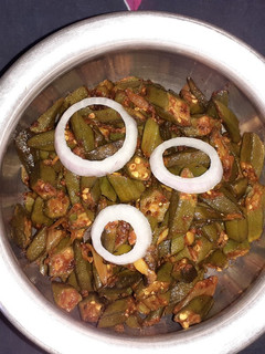 ભીંડી દો પ્યાઝા (Bhindi Do Pyaza Recipe In Gujarati) રેસીપી મુખ્ય ફોટો