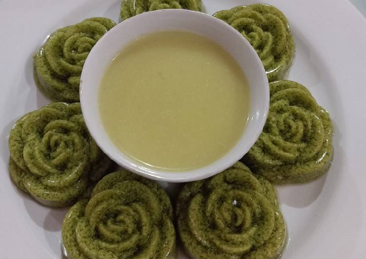 Puding daun kelor saus durian