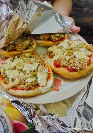 A picture of Easy bun pizza no oven.