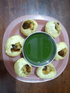 சுவையான பானி பூரி (Suvaiyaana paani poori recipe in tamil) செய்முறை முக்கிய புகைப்படம்