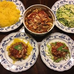 A picture of California Farm Courgetti Strands, Spaghetti Squash and Meatballs.