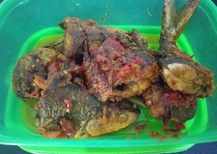 Cara Membuat Bandeng balado pedas nagih, Enak Banget