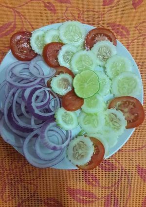 सलाद (salad recipe in Hindi) रेसिपी मुख्य फोटो