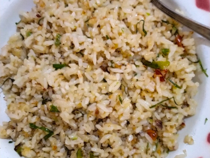 Langkah Mudah untuk Membuat Nasi goreng daun jeruk cabe ijo yang Enak Banget