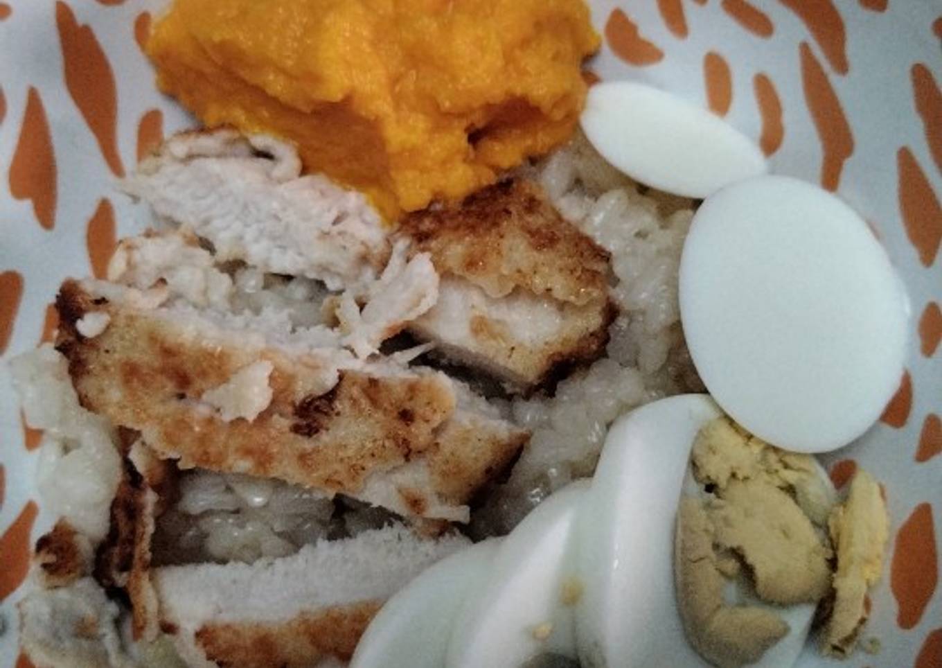 Arroz con pollo, huevo y veganesa