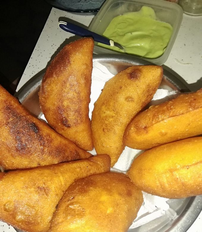 Una foto de Empanadas Venezolanas, de maíz rellenas de pollo!