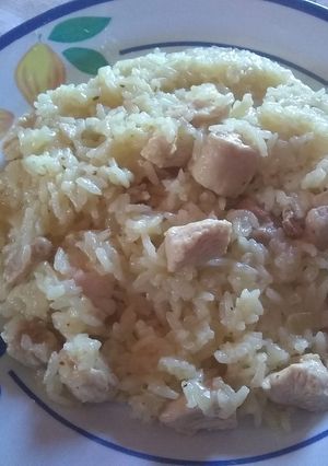 Una foto de Arroz con pechuga de pollo y manteca