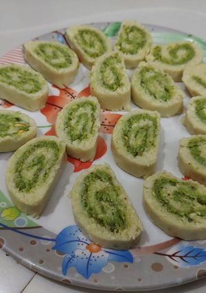 કાજુ પિસ્તા રોલ (Kaju pista Roll Recipe in Gujarati) રેસીપી મુખ્ય ફોટો