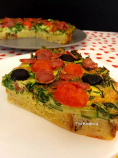 Una foto de Quiche de espinacas calabacín con base de pan