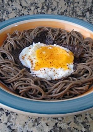 Una foto de Ensalada de fideos de soba con huevo