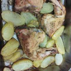 Una foto de Pollo al horno con papas