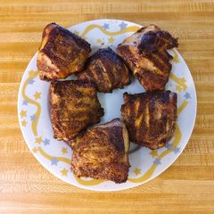 A picture of Lee's Hickory Smoked Lemon Pepper Chicken Thighs.