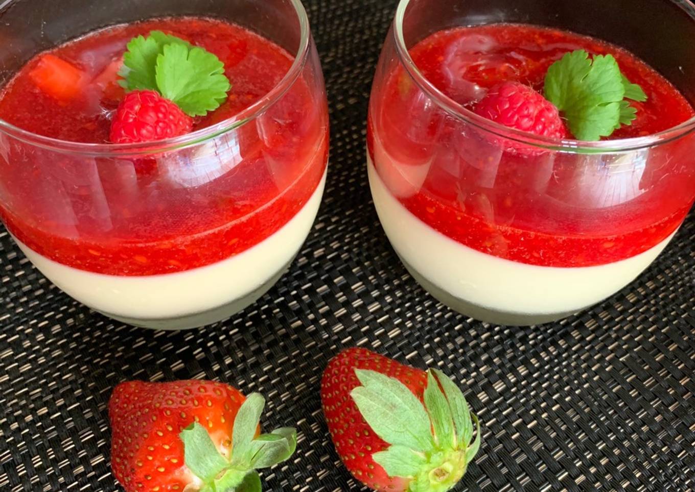 Strawberry Panacotta Merah~Putih 🇮🇩🇮🇩