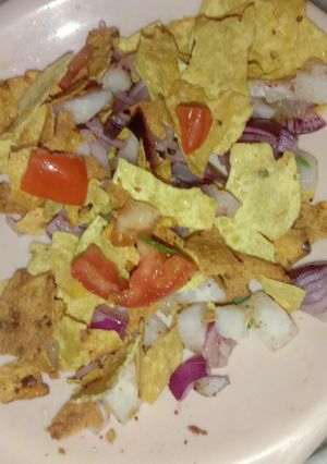 A picture of Papad chaat.