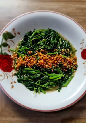Foto resep Tumis Bayam Bawang Putih