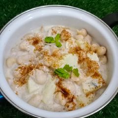 A picture of Five ingredients alu pakoriyan.
