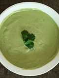 Crema de aguacate y guisantes