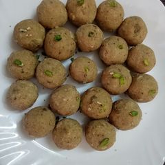 A picture of Wheat flour ladoo.