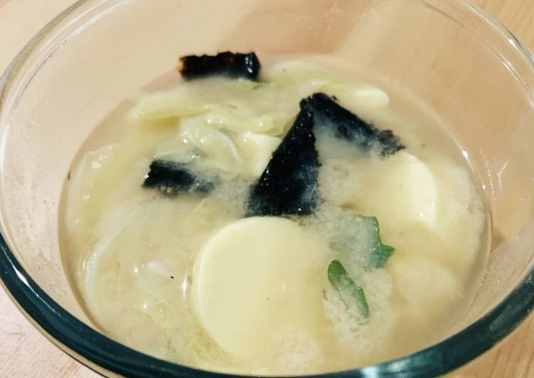 Miso Soup dengan Sawi Putih & Egg Tofu