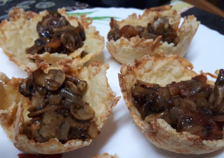 Galletitas de queso con ensalada de champiñón