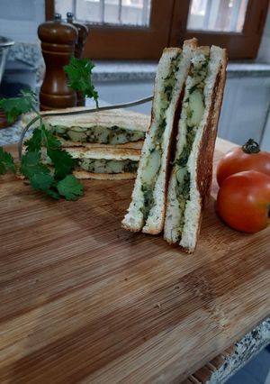 A picture of Sandwiche from leftover curry.