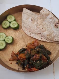 ભીંડા બટાકા નું શાક (Bhinda Bataka Shak Recipe In Gujarati) રેસીપી મુખ્ય ફોટો