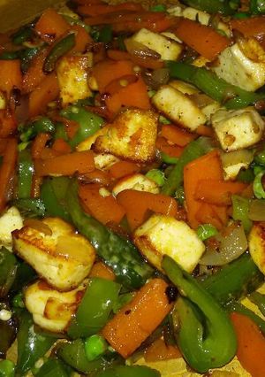 शिमला मिर्च की हेल्थी भुजिया (Simla mirch ki healthy bhujiya recipe in hindi) रेसिपी मुख्य फोटो