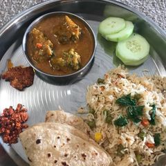 A picture of Palak pakoda curry.
