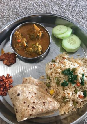 A picture of Palak pakoda curry.