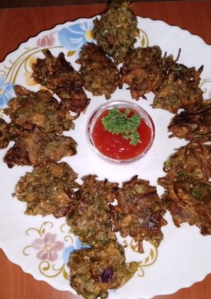 A picture of Spinach fritters (palak pakoras) 🥬🧅.