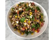 Una foto di insalata di valeriana
