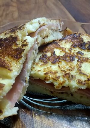 Una foto de Sándwich de tostadas francesas