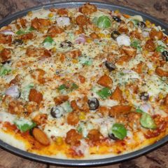Chicken tikka pizza | homemade | by cooking world/ A picture of Chicken tikka pizza | homemade | by cooking world/.