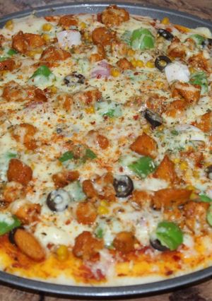 A picture of Chicken tikka pizza | homemade | by cooking world/.