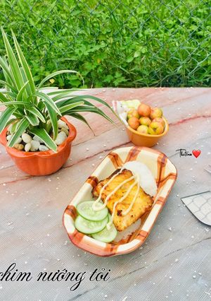Hình của món Cá Chim nướng tỏi.