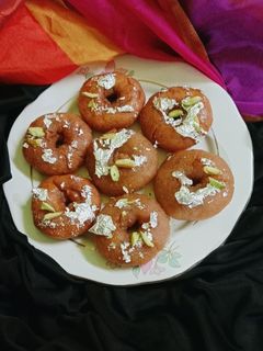 गेहूं के आटे की बालूशाही (gehu ke aate ki balushahi recipe in Hindi) रेसिपी मुख्य फोटो