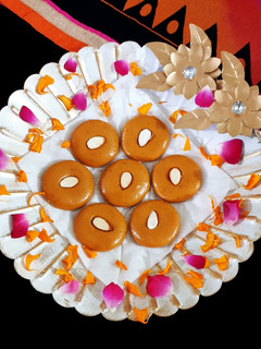 કેસર પેંડા (Kesar Peda Recipe In Gujarati) રેસીપી મુખ્ય ફોટો