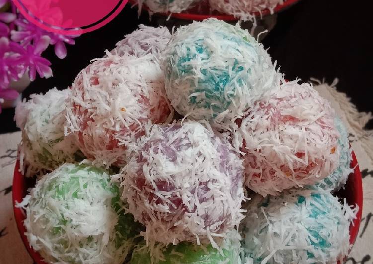 Cara Gampang Membuat Kelepon Pelangi Anti Gagal